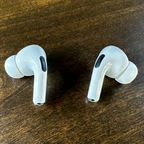 Apple AirPods Pro with Wireless Charging Case - Model MWP22AM/A - STATIC NOISE - Picture 3 of 11